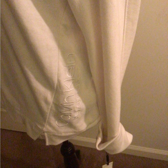 Calvin Klein Performance - Picture 2 of 3